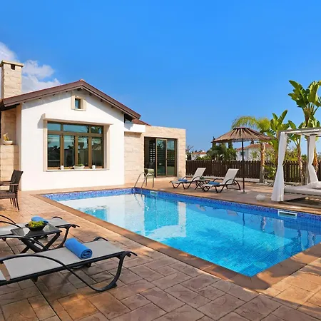 Lara - 3bed Bangalow With Large Pool Holiday home