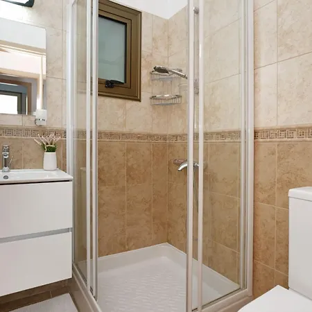 Lara - 3bed Bangalow With Large Pool Holiday home