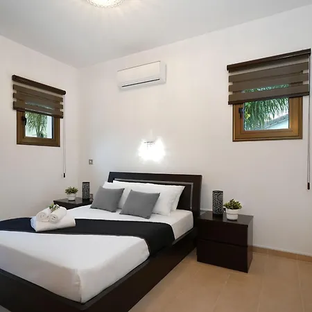 Holiday home Lara - 3bed Bangalow With Large Pool